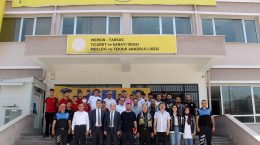 TARSUS İDMAN YURDU TEKNİK EKİBİ VE FUTBOLCULARI DÜZENLENEN PANELDE ÖĞRENCİLERLE BULUŞTU