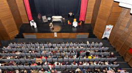 DEMANS PRATİĞİ TİYATRO OYUNU MERSİN’DE BÜYÜK BEĞENİ TOPLADI