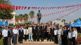TARSUS’TA İLKÖĞRETİM HAFTASI DOLAYISIYLA ÇELENK SUNMA TÖRENİ DÜZENLENDİ