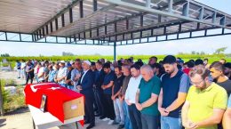 KIBRIS’TAKİ GEMİ KAZASINDA HAYATINI KAYBEDEN TARSUSLU ÖZGÜR GÖNÜL TOPRAĞA VERİLDİ